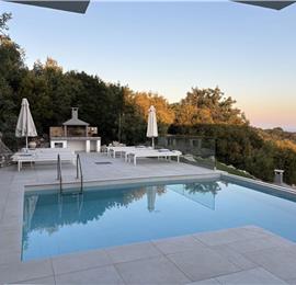 4 bedroom villa with infinity pool and sea view in Perithia, Corfu, sleeps 9